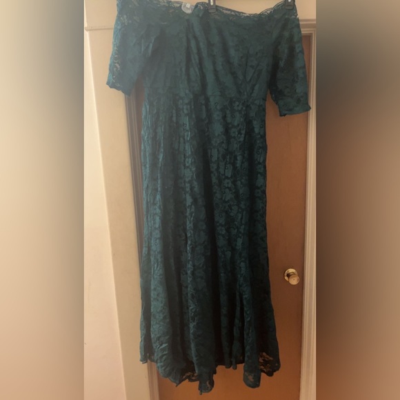 Green lace dress only worn once with small train - Picture 4 of 4